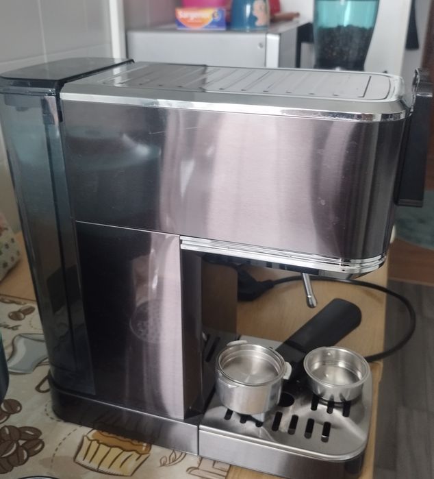 Máquina de café em pó - Cecotec 60€ (negociável)