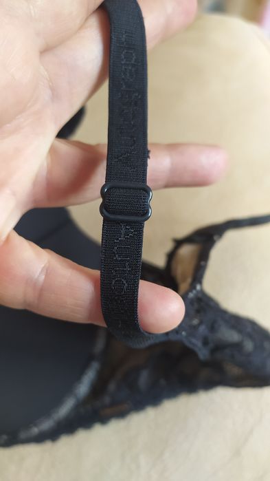 Biustonosz modelujący powiększający