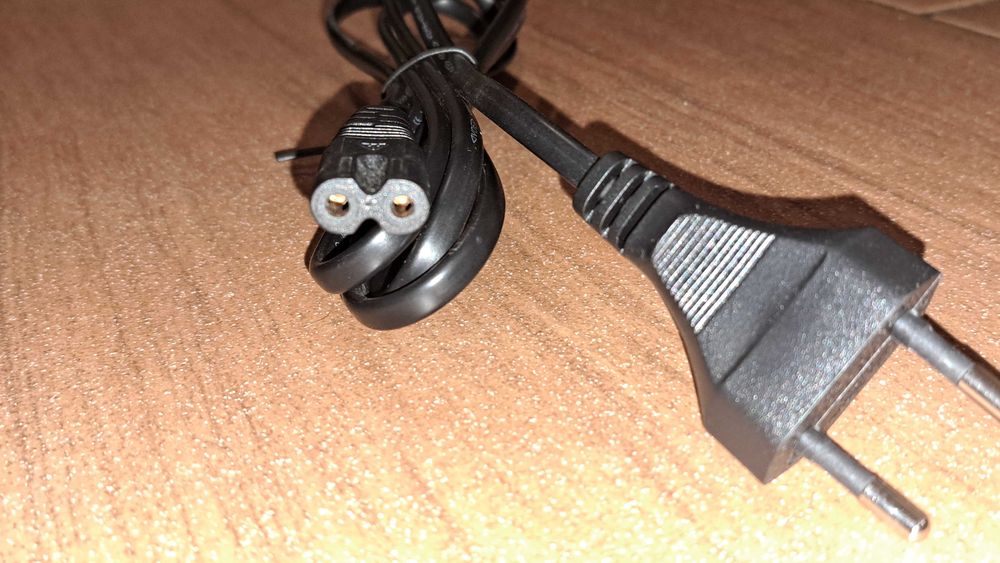 Kabel zasilający ósemka do RTV, komputerów AGD Nowy 230V 1,5 m