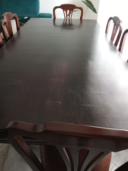 Mesa de jantar de madeira