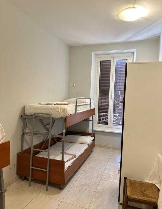 Деміївська – молодіжний хостел, дешево - зручне розташування.