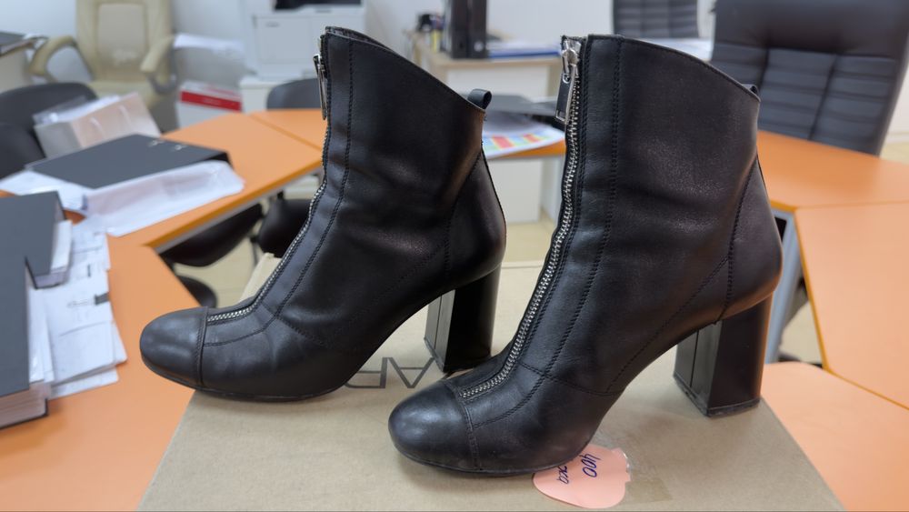 Черные кожанные ботильены