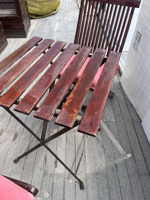 Mesa de exterior com duas cadeiras
