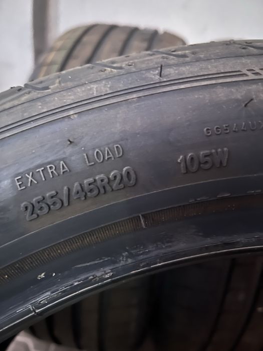 255/45R20 105W Good Year Eagle F1