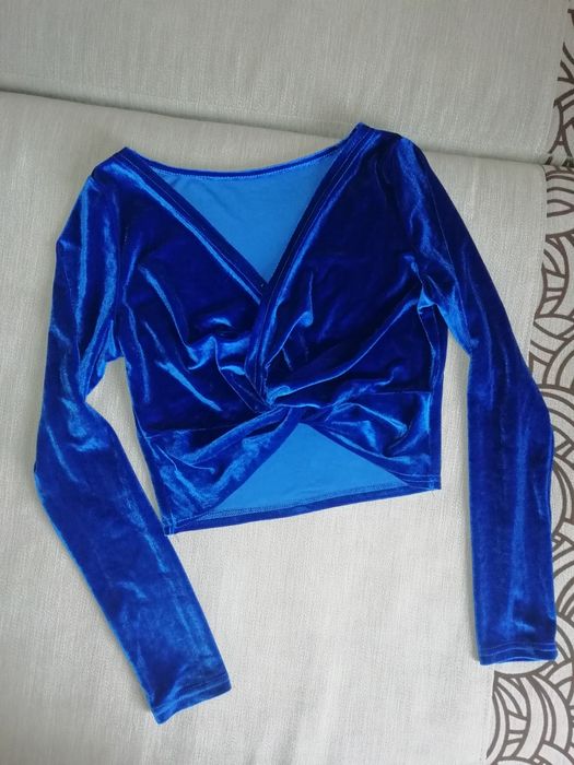 Бархатний кроп-топ Bershka