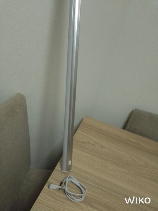 Lâmpada para colocar debaixo de bancada está usada