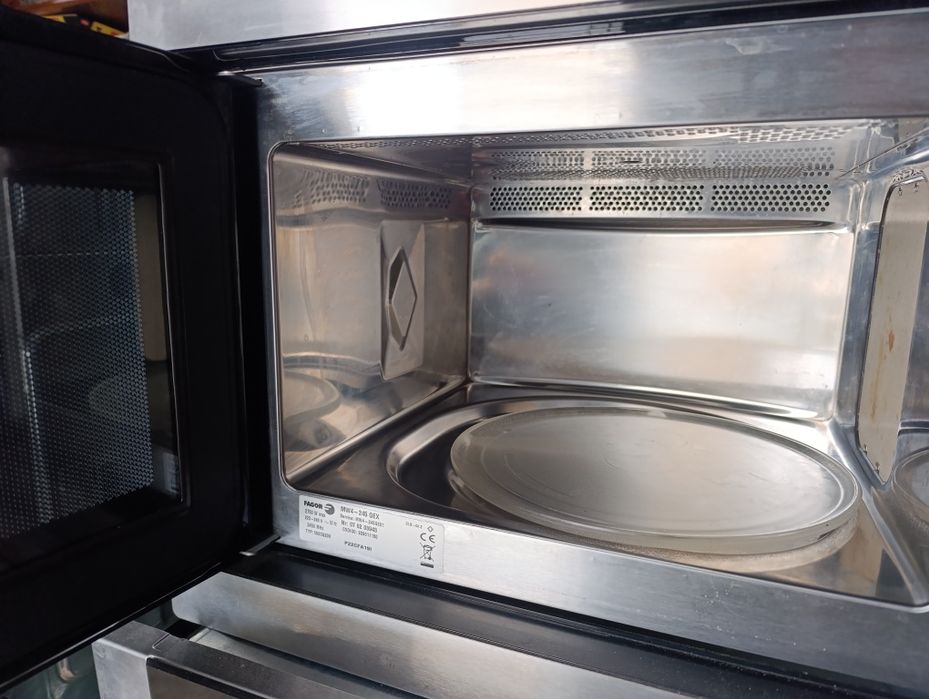 Німецька потужна вбудована мікрохвильова піч Fagor.Стан нової