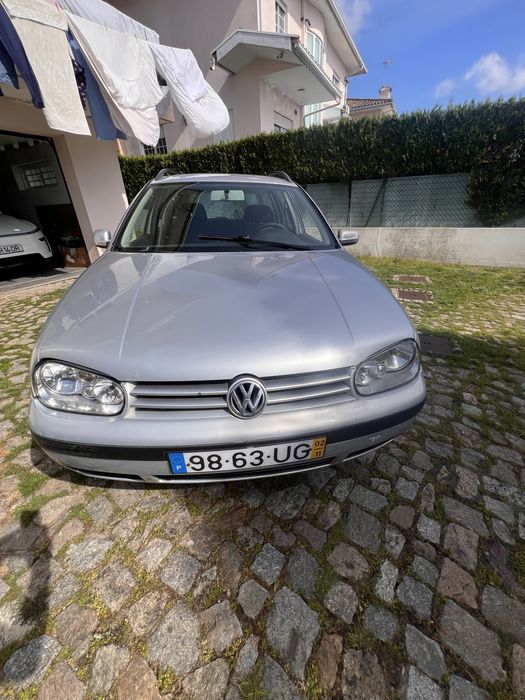 Viatura Golf carrinha de 5 lugares
