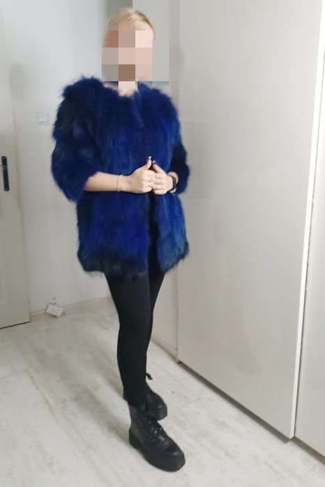 Granatowe futro z lisa