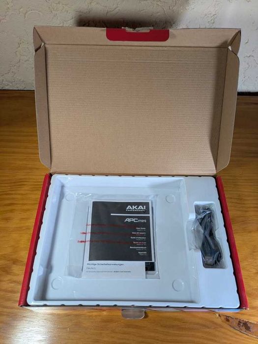 Akai APC Mini MK2 – Como Novo | Estado Impecável