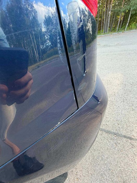 samochód osobowy mazda 2