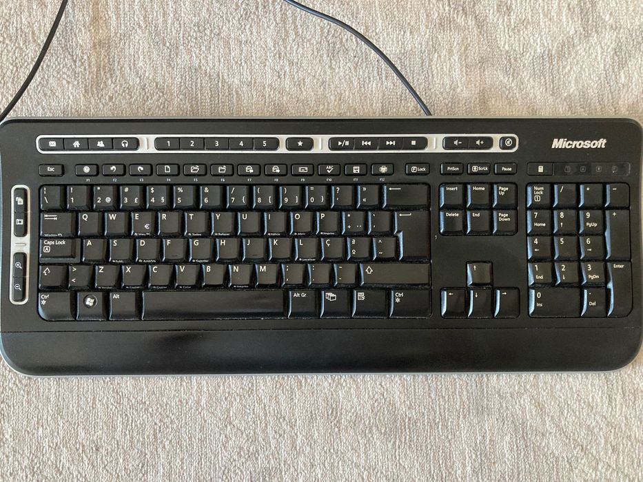 Teclado Português ergonómico da Microsoft