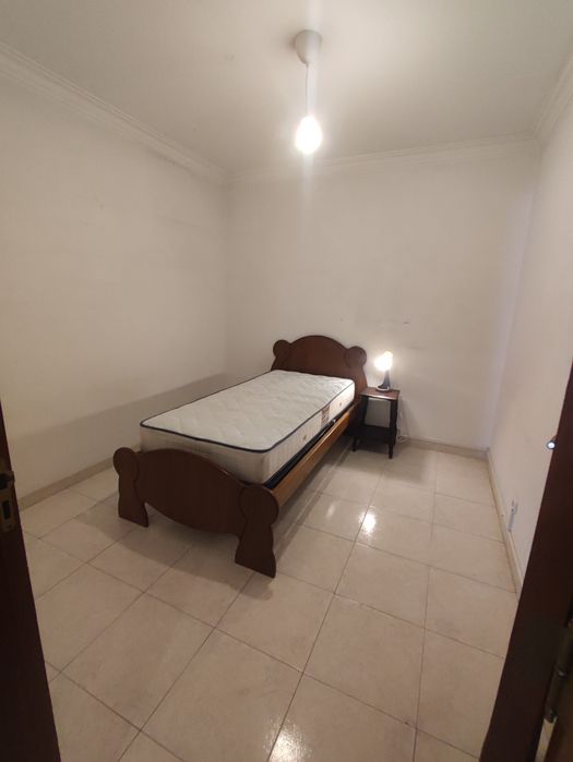 4 Quartos  cada  junto às Escolas Superiores em Castelo Branco