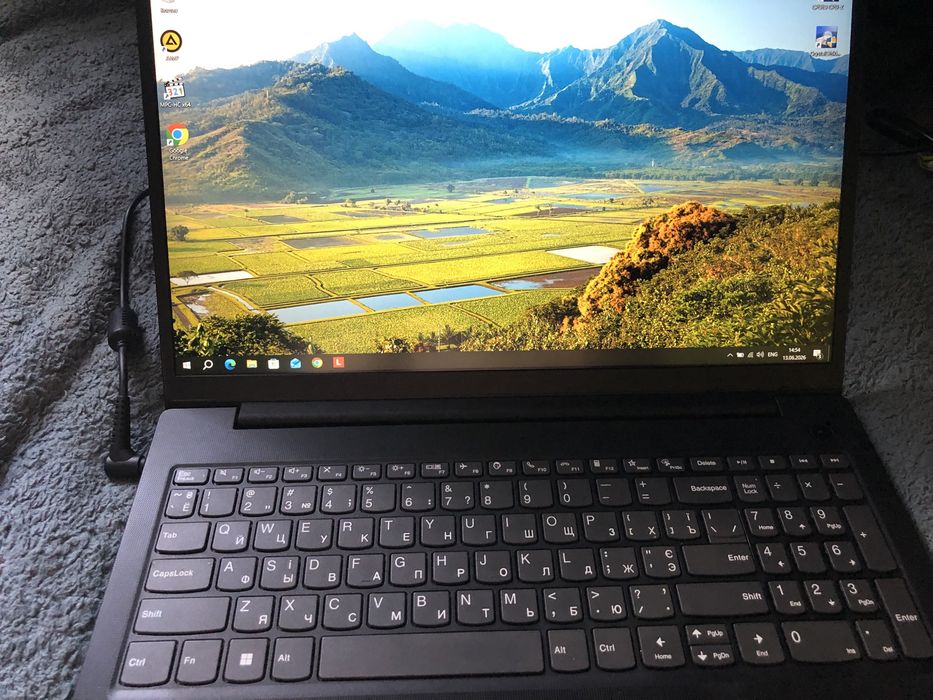 Топовий ноутбук Lenovo RYZEN 5 8GB DDR5 , SSD 256GB