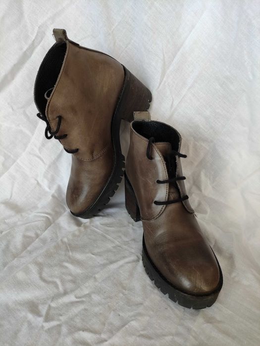Botas de salto médio, cor verde tropa