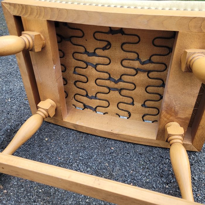 Piękny stary podnóżek, pufa, stołek