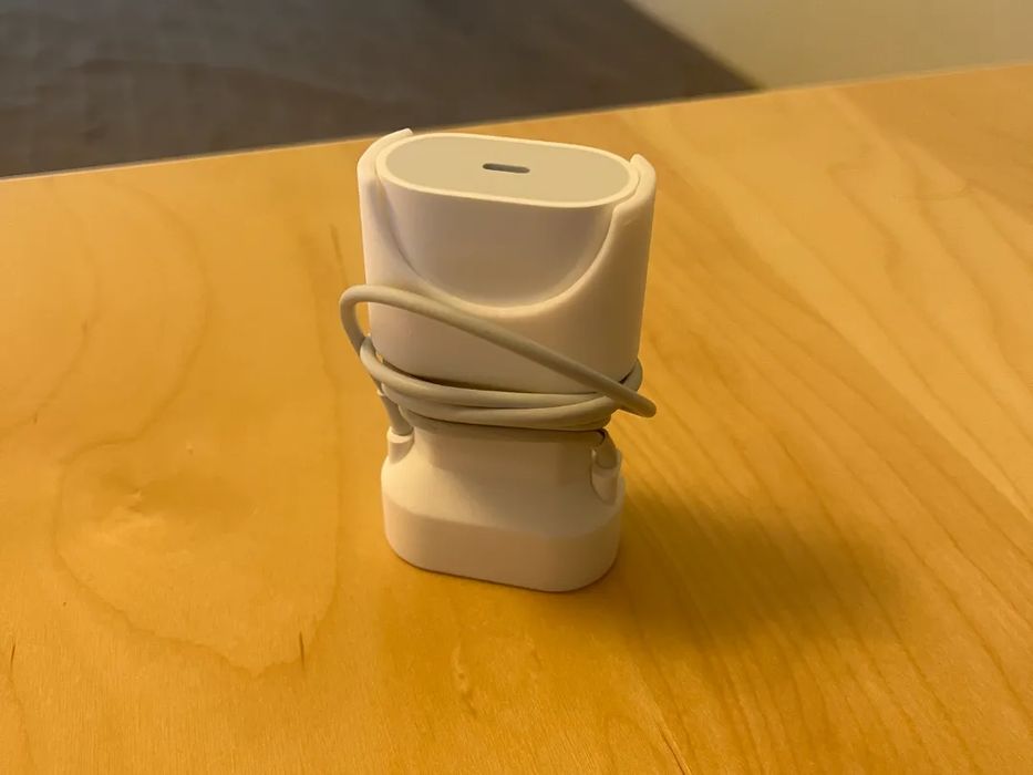 EU Adapter Organizer and iPhone Cable (up to 14)64751157772547120