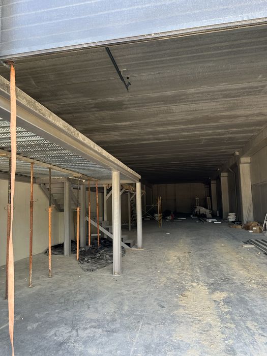 Pavilhões Industriais com 800m2 e 400m2