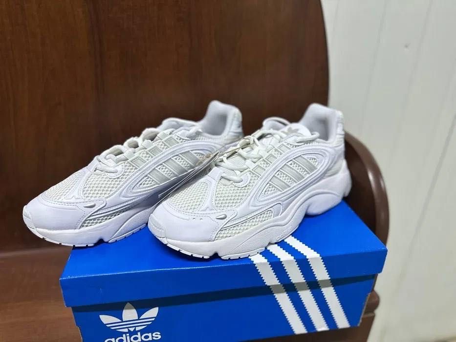 Кросівки Adidas Ozmillen 44 - 45 розмір White Оригінал Кроссовки