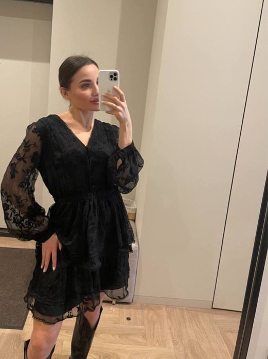 Дуже гарна сукня M в стилі zimmermann