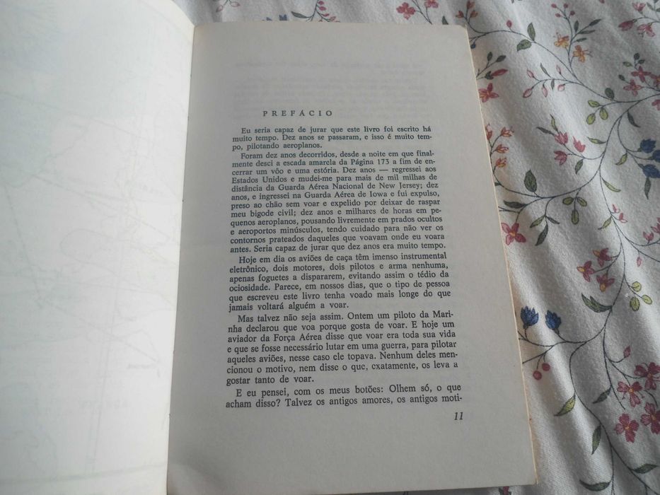 Estranho à Terra por Richard Bach