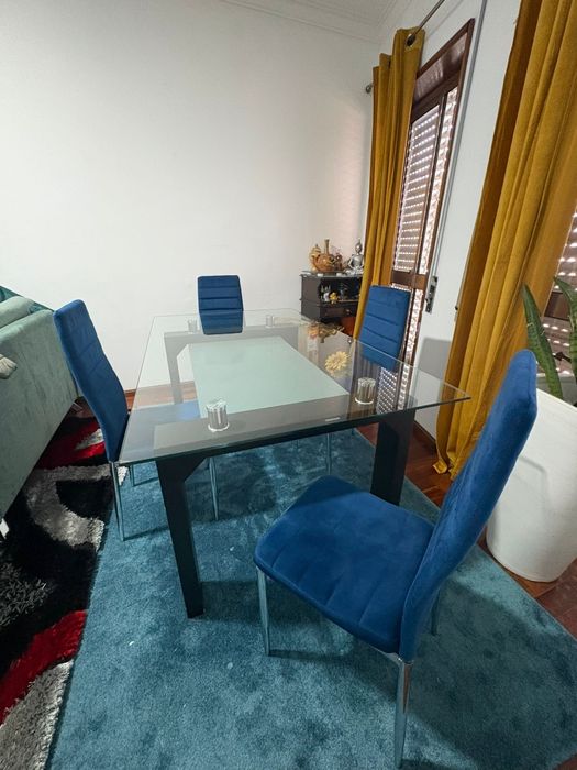 Mesa de sala com 3 cadeiras