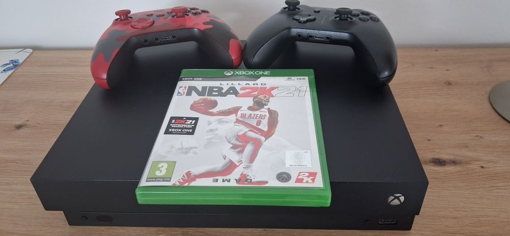 Xbox one X 1000 gb/1tb + zestaw kabli + gra + 2 pady