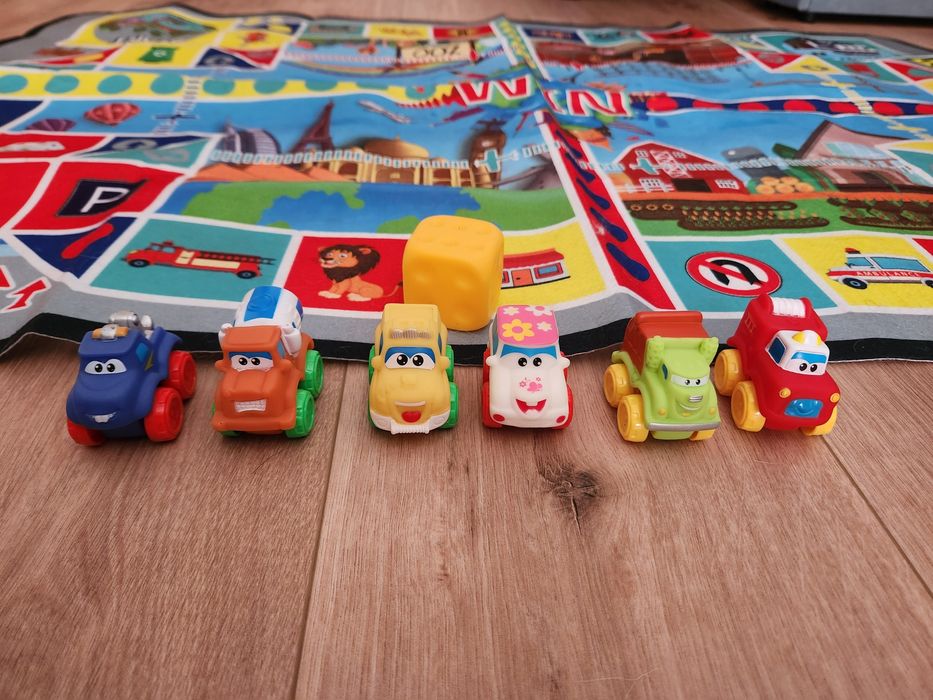 Гра на підлозі машинки
