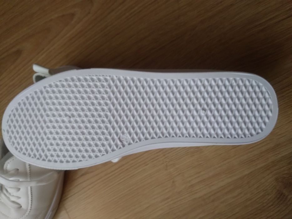 Мокасини білі нові