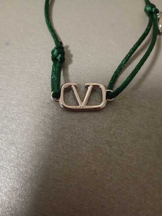 Нові браслети Valentino