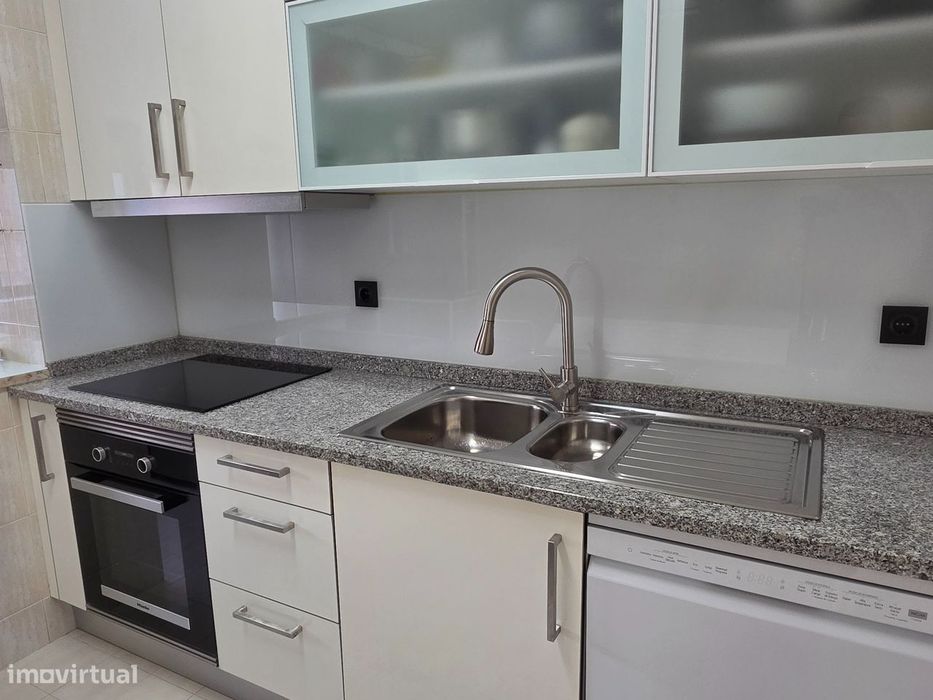 2 Lugares de Garagem - T2 Mobilado junto à Av. da República - Gaia