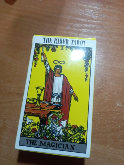 Карти таро. Одна карта пошкоджена