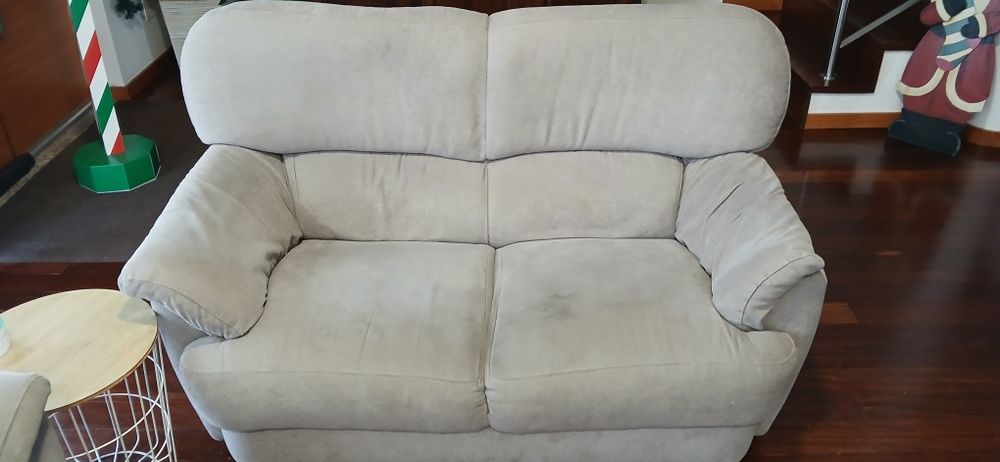Dois sofas de 2 e 3 lugares