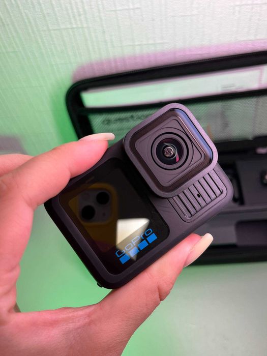 Екшн-камера GoPro Hero 13 в кейсі