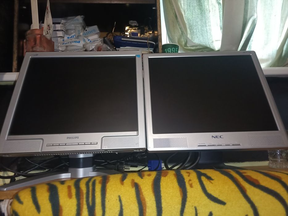 Монітор Philips NEC