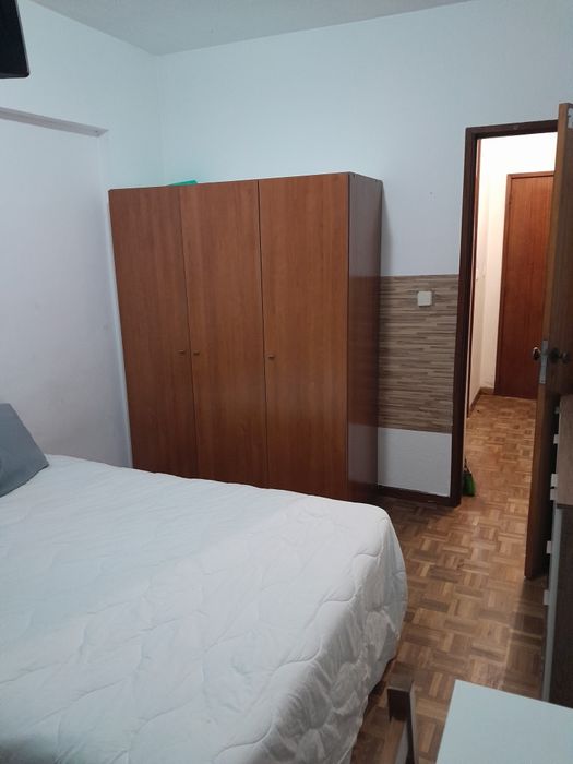 Alugo quarto para uma pessoa ou casal em Santarém