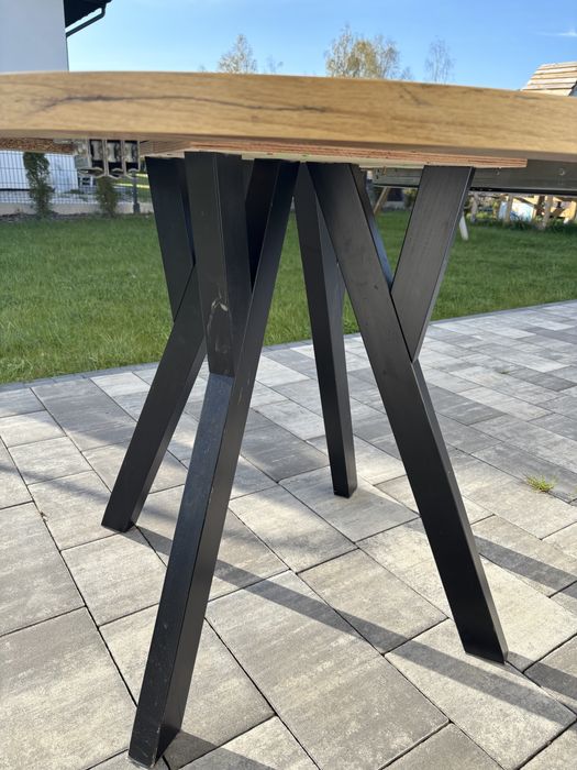 Stół okrągły rozkładany.