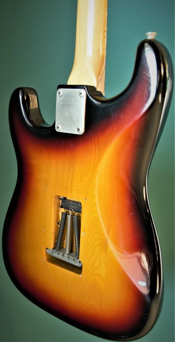 stratocaster FERNANDES FST65 made in japan 1981