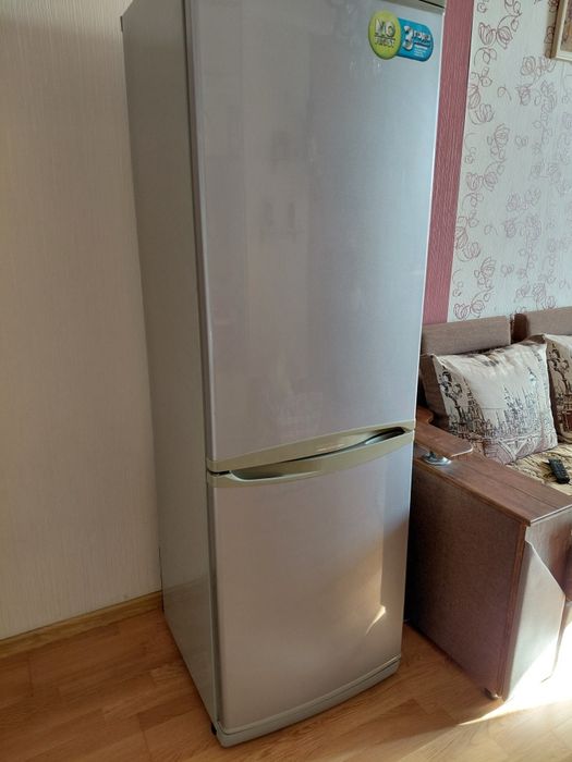 холодильник LG продається
