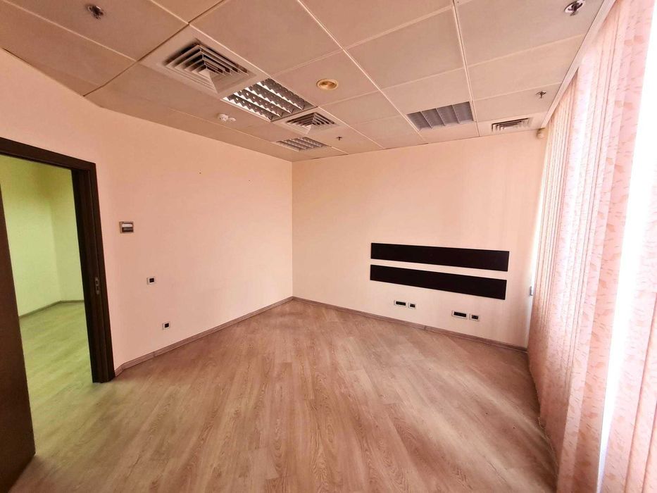 Офіс 141 м.кв Бул. Тараса Шевченка 33Б БЦ Європа Плаза Шевченківський