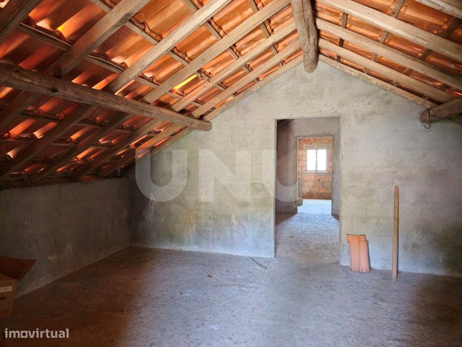 Moradia T3 Térrea com Garagem, Terraço e Logradouro