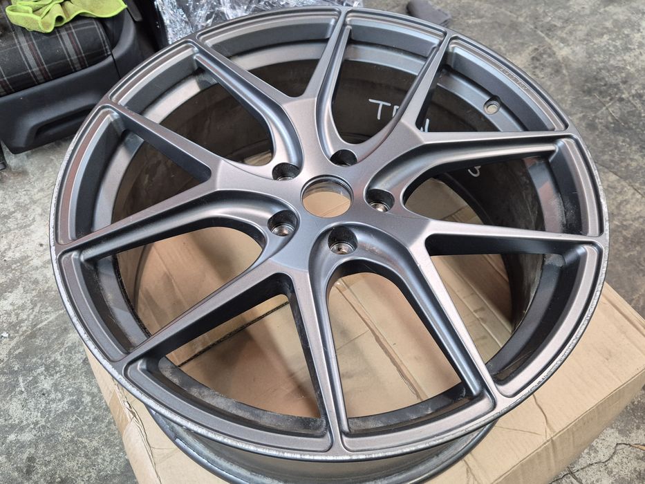 Tesla Model 3 felga 20" Borbet 5x114.3  8.5J  ET40