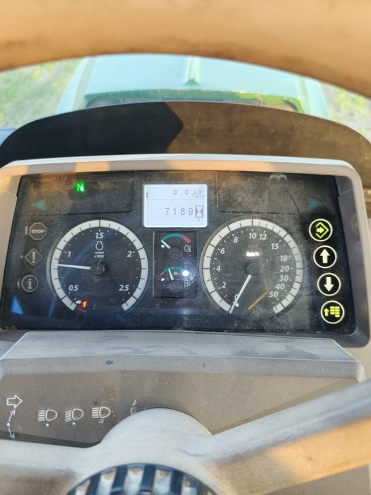 Traktor John Deere 6125m 
T