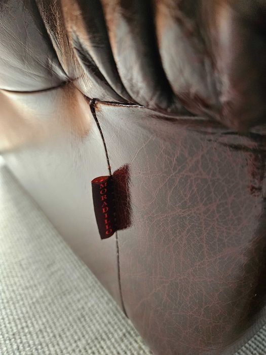 Sofá em pele de cor castanha - óptimo estado geralh