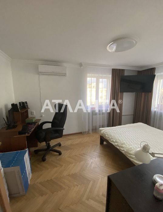 Затишна двокімнатна квартира з ремонтом по вул. Рубчака