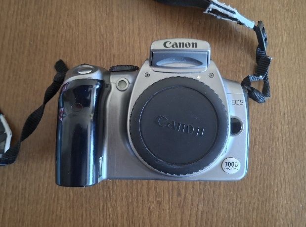 Canon 300D – Só Corpo | Em Caixa | Extras Incluídos