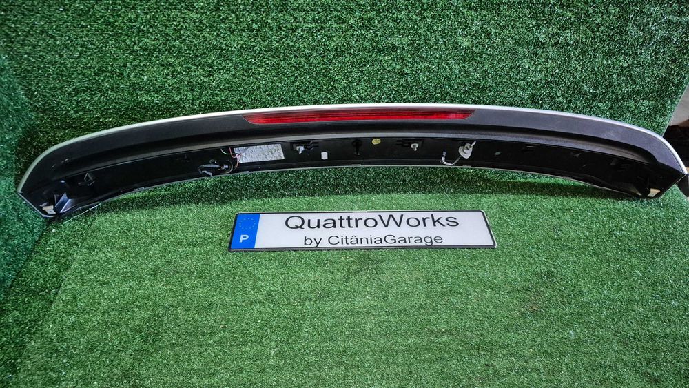 Aileron Audi Q5 8R original com 3º stop 8R0827933A - pintura nova - em excelente estado