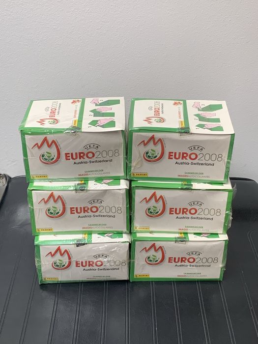 Caixa de 100 saquetas de cromos Panini Euro 2008