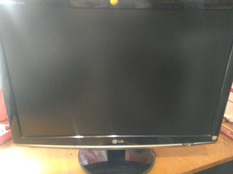 Продам 24" LG монитор