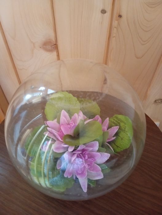 Kwiat w szklanej kuli